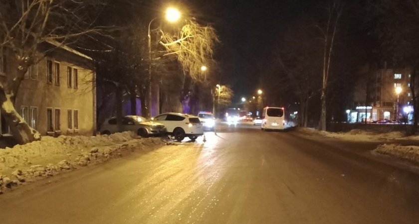 В Йошкар-Оле столкнулись две иномарки: пострадал водитель