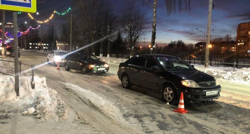 В Медведево столкнулись ВАЗ и Toyota: один человек пострадал