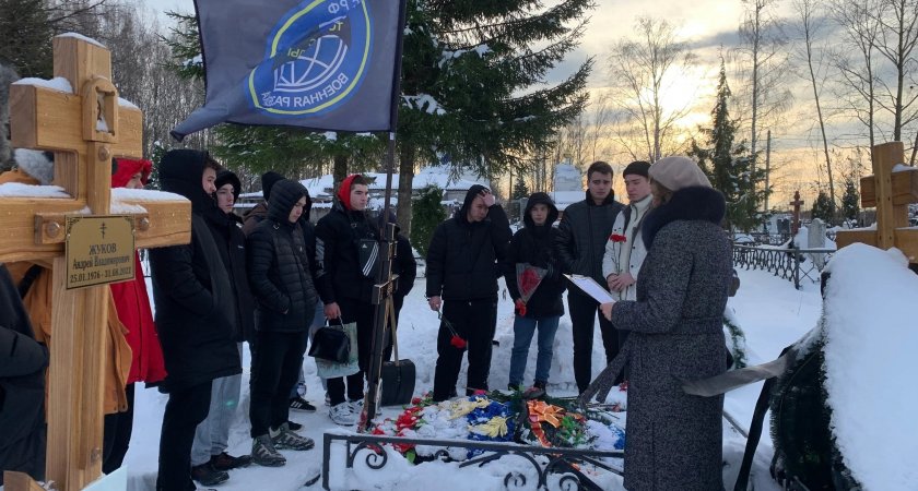 Студенты в Марий Эл вспоминали выпускника техникума, который разведчиком погиб на СВО