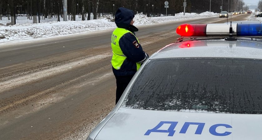 В Йошкар-Оле неизвестная машина сбила женщину с ребенком и скрылась