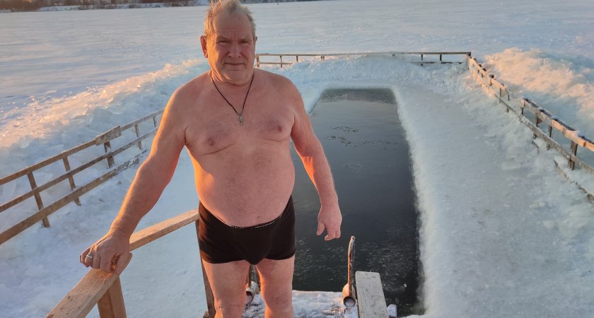 Йошкаролинский морж в 82 года: "Купание в холодной воде спасает меня"