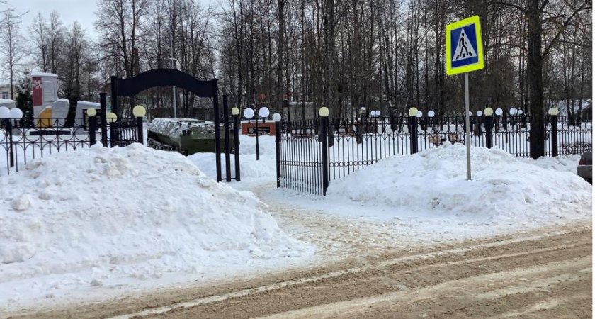 Чиновники Куженера не замечали 1,5-метровые валы у перехода, пока их не ткнули носом