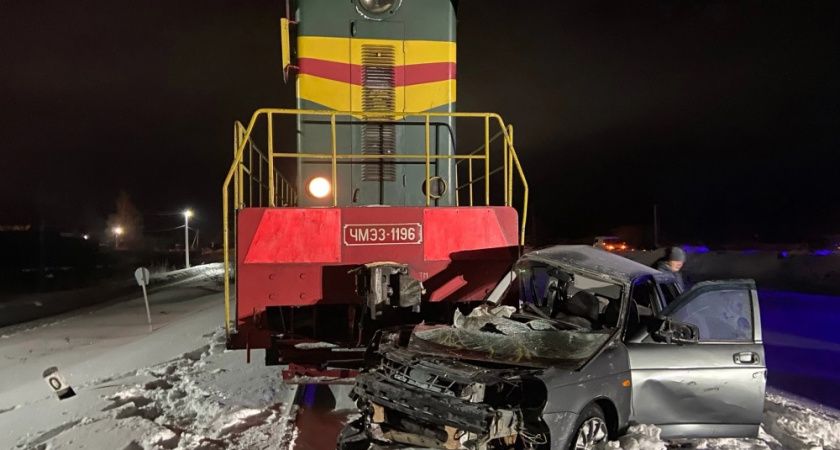 Девушка погибла при столкновении "Лады" и поезда в Марий Эл