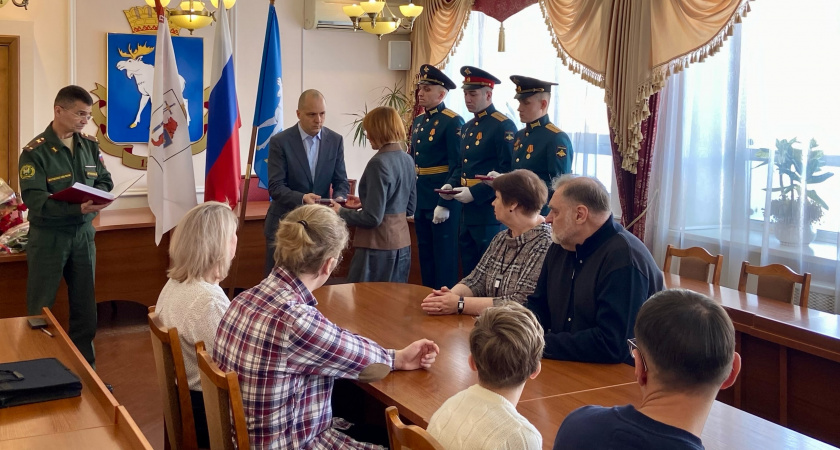 Семьи погибших на СВО бойцов получили ордена в Йошкар-Оле