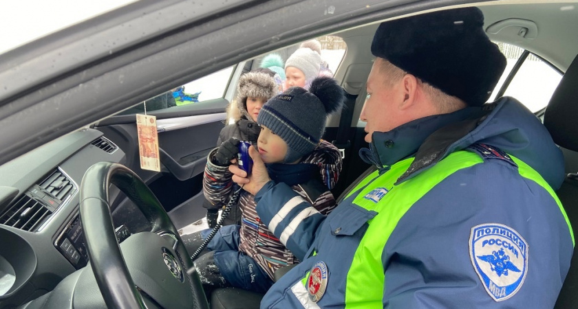 Автоинспекторы Марий Эл познакомили детей со своей работой