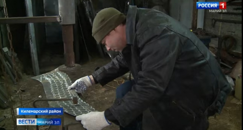 Житель марийской глубинки бросил работу и стал кузнецом: создал уже более сотни изделий