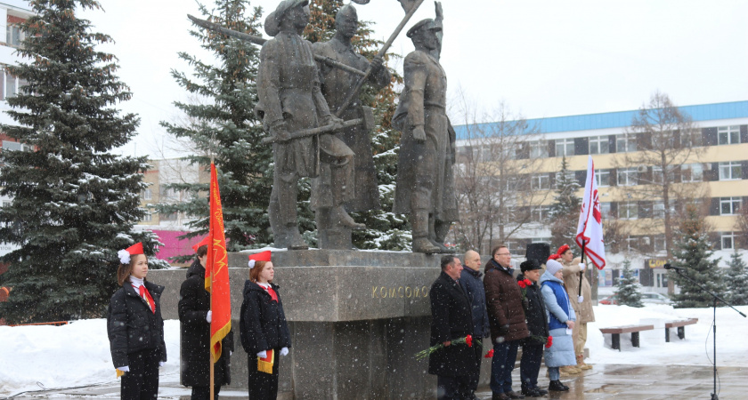 В Йошкар-Оле возложили цветы и почтили память партизанки-разведчицы ВОВ