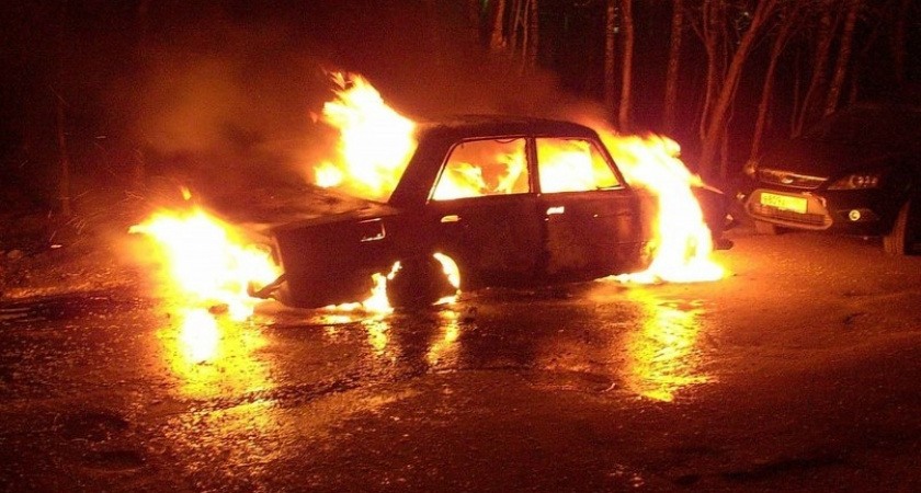 В Медведевском районе Марий Эл в результате пожара огнем поврежден автомобиль