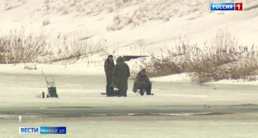 Рыбаки в Йошкар-Оле игнорируют запрет со штрафами и выходят на тонкий лед
