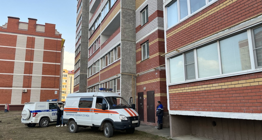 В Волжске мужчина выпал из окна многоквартирного дома