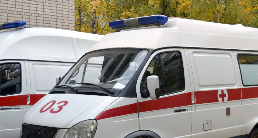 В Йошкар-Оле пациенты нападают на врачей скорой, в этот раз выбили окна машины