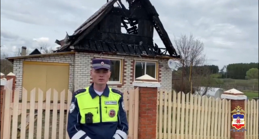 В Марий Эл автоинспектор спас женщину из горящего дома