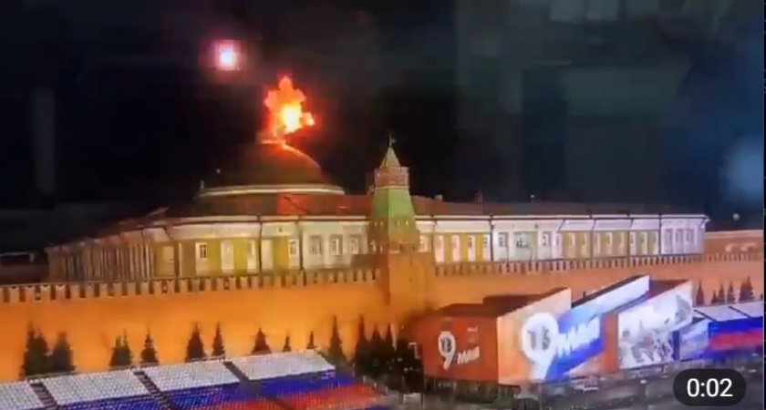 Украинские беспилотники уже в Москве: видео сбития прямо над Кремлем 