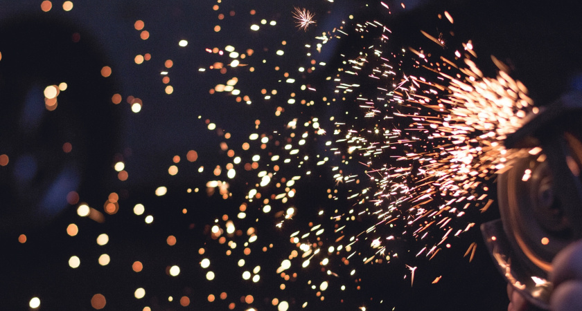 Слесарь через суд добился выплаты в 400 тысяч от работодателя за травму