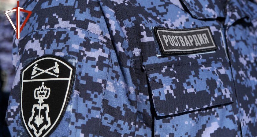 В Сернуре раненый мужчина сидел на крыльце магазина и истекал кровью