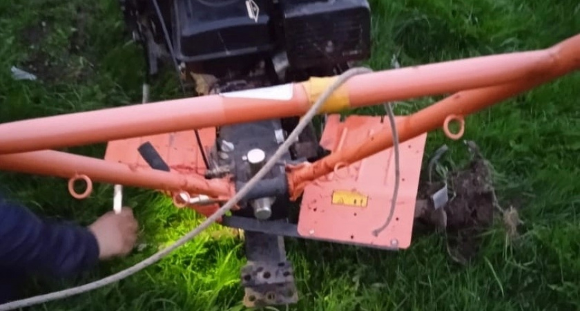 Житель Килемарского района скончался в скорой из-за мотоблока 