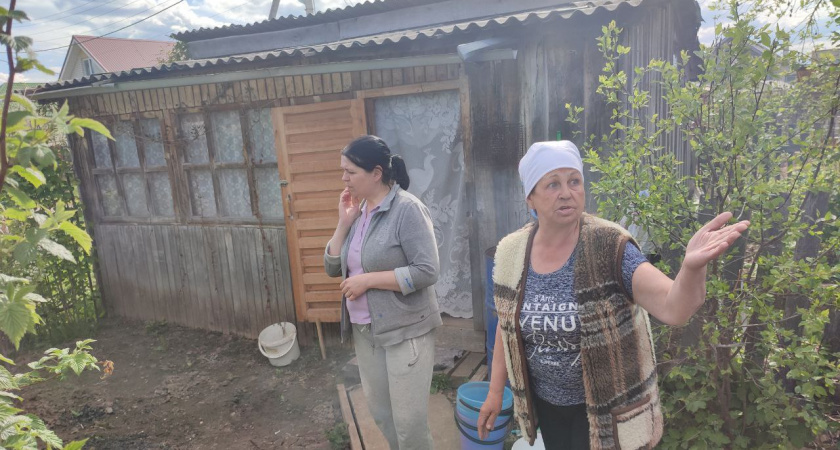 В Йошкар-Оле семья с ребенком живут в бане: “Еду готовим на костре .