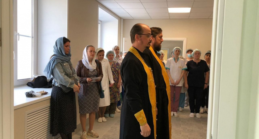 Священники благословили новый корпус больницы в Йошкар-Оле на хорошую работу
