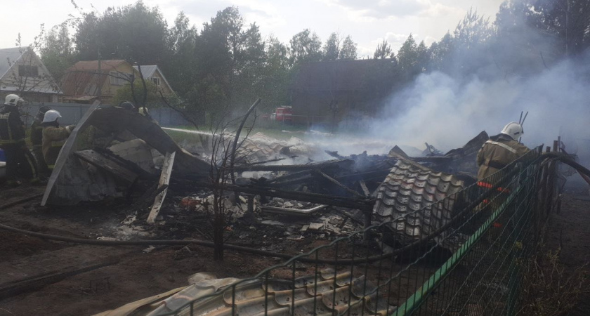 В Медведевском районе от дачных участков поднялись клубы дыма