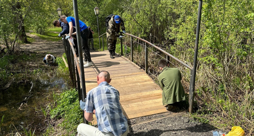 Спустя 11 дней отремонтированный в Сосновой роще мост сломали вандалы