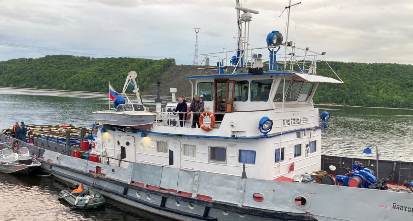 Кадры и новые подробности: как случилось смертельное столкновение баржи и лодки в Марий Эл