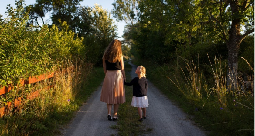 День полезных знакомств и налаживания отношений ждет этих знаков зодиака