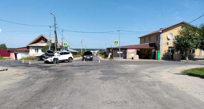 Водитель Honda проехал на красный и спровоцировал аварию в Данилово