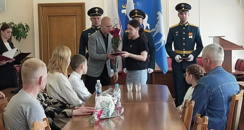 В Йошкар-Оле семьям погибших в СВО бойцов вручили ордена Мужества