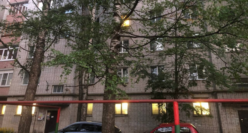 Пятилетний ребенок выпал из окна второго этажа в Йошкар-Оле