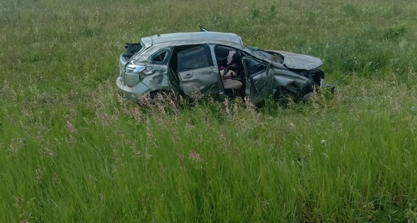 Жительница Марий Эл съехала в кювет и перевернулась на Lada X-Ray