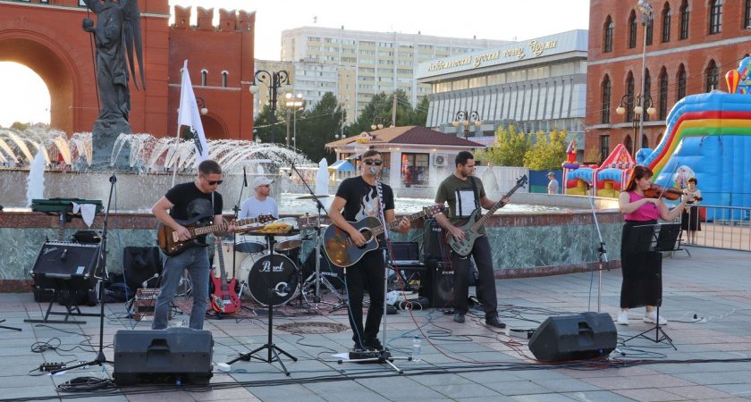 Йошкаролинцев ждут нескучные выходные: танцы, экскурсии, живая музыка и многое другое