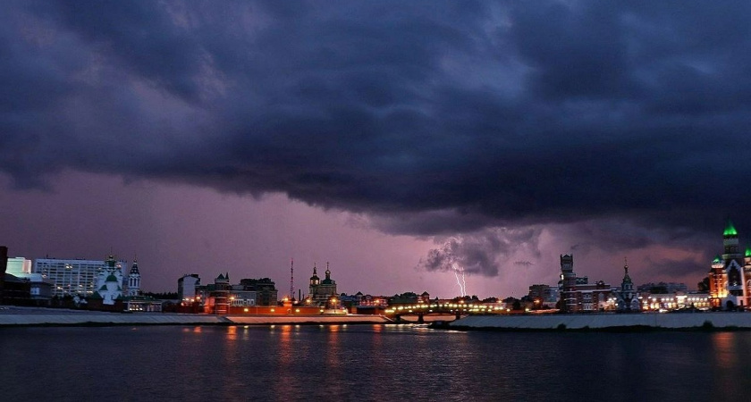 В понедельник в Марий Эл ожидаются грозы и сильный ветер