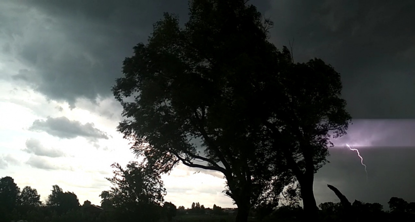 В Марий Эл приготовились к последствиями непогоды: ожидается гроза