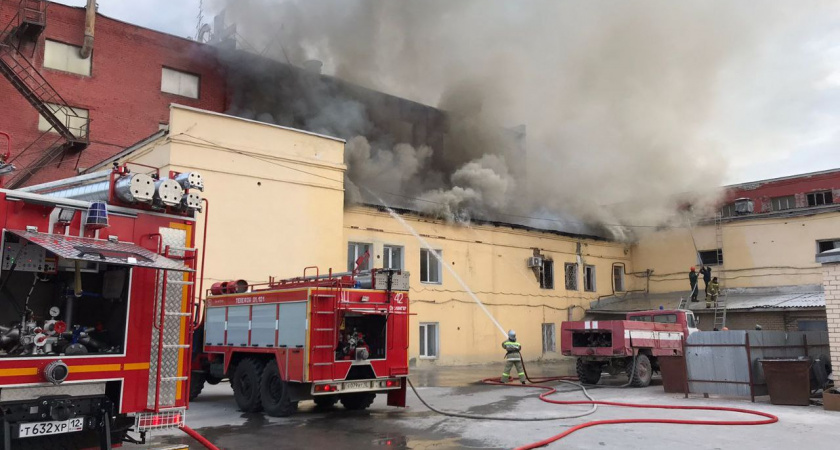 Ранним утром загорелся Марийский завод силикатного кирпича