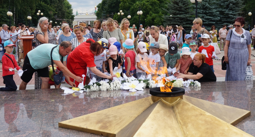 В Йошкар-Оле почтили память жертв войны на Донбассе минутой молчания