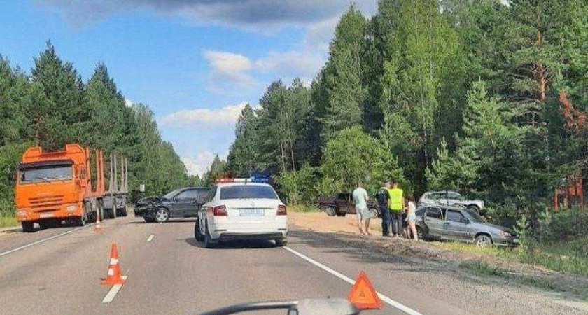 Беспечный водитель ВАЗ спровоцировал ДТП в Марий Эл