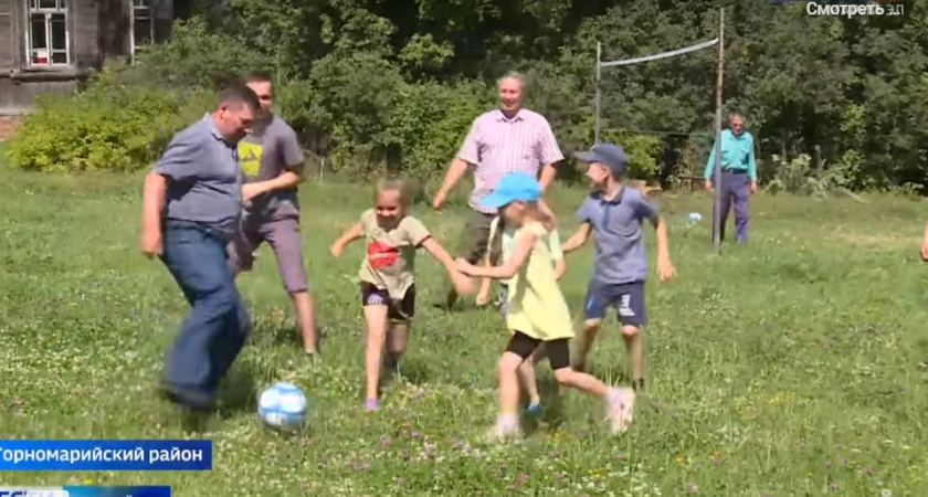 В Марий Эл сельчане сами построили спортивную площадку для детей