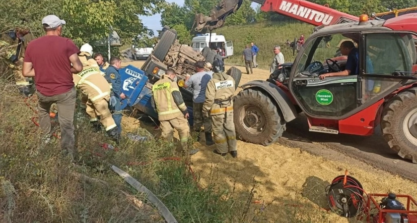 В Марий Эл колхозная машина улетела в кювет