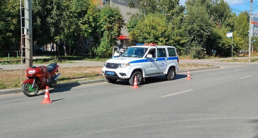 В Йошкар-Оле мотоциклист, пытаясь избежать ДТП, не справился с управлением при экстренном торможении