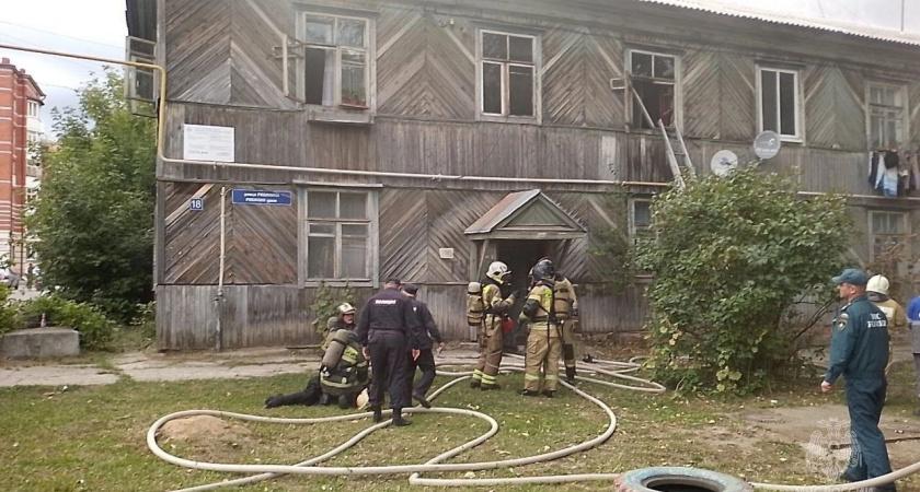 В загоревшейся квартире в Йошкар-Оле нашли пострадавшего мужчину