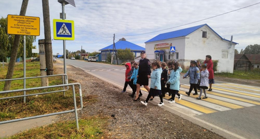 В Марий Эл для школьников провели экскурсию по безопасности дорожного движения