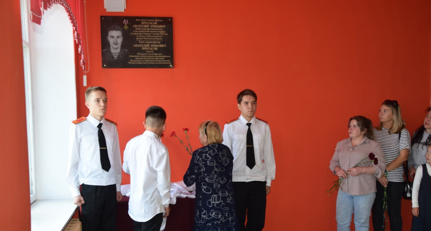 В марийском поселке почтили память погибшего на СВО ефрейтора