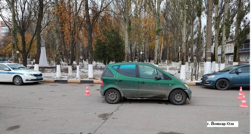 В Йошкар-Оле водитель иномарки поехал назад и сбил пешехода