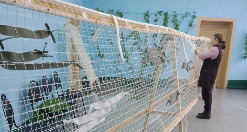 В Марий Эл 22 маскировочные сети сплели труженицы Оршанского района для бойцов СВО