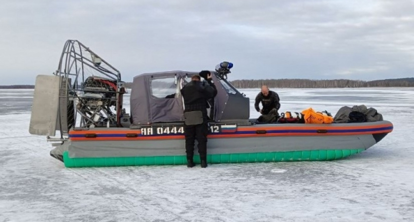 Двое рыбаков провалились под лед в Горномарийском районе