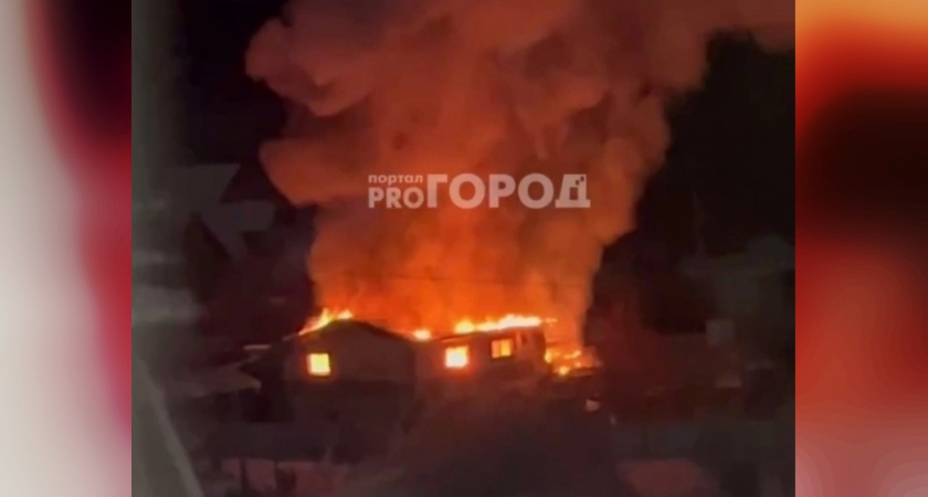 20 человек тушили загоревшийся в Звениговском районе дом