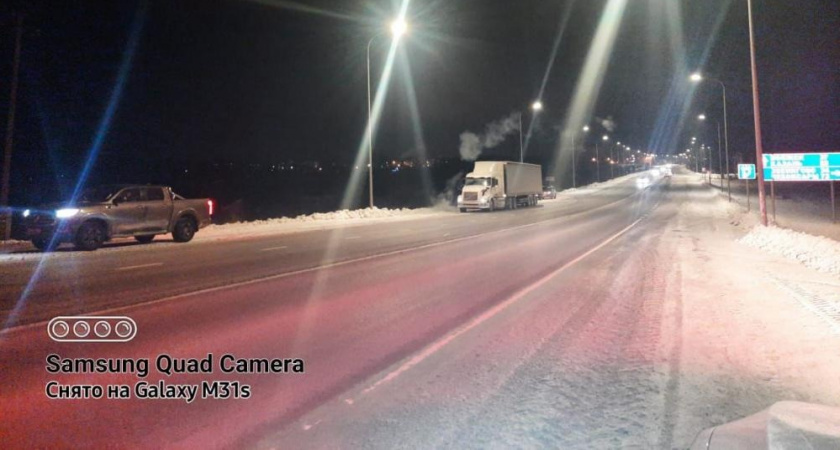 Полицейские Звениговского района помогли двум мужчинам, у которых заглох двигатель грузовика