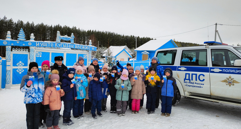 Учащиеся младших классов Оршанского района побывали в гостях у Деда Мороза