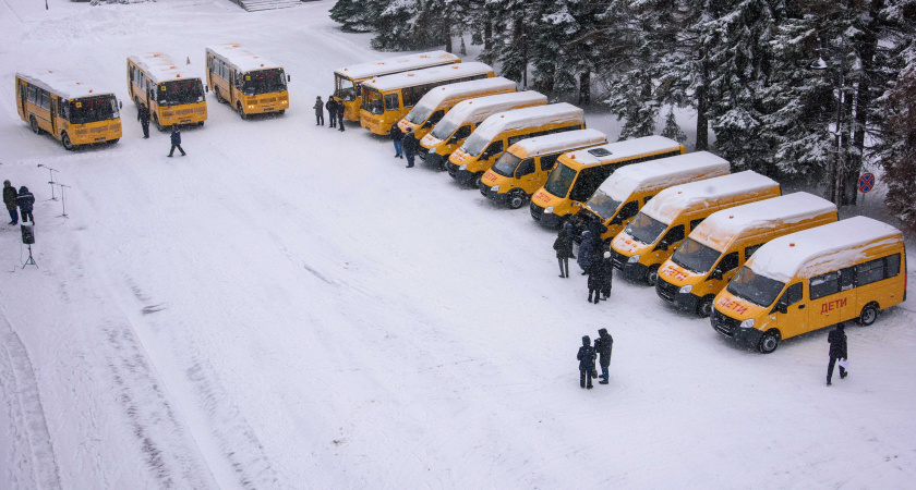 Автопарки марийских школ пополнились новыми автобусами 