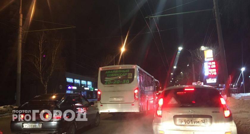 Утром Йошкар-Ола встала в 8-балльных пробках